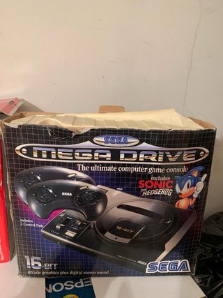 Sega Mega Drive con cuatro juegos!