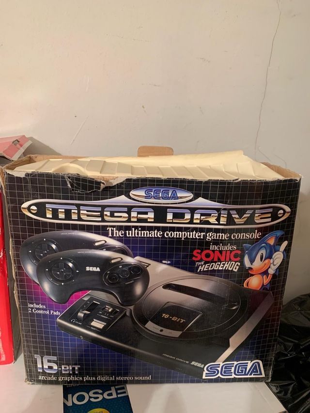 Sega Mega Drive con cuatro juegos!
