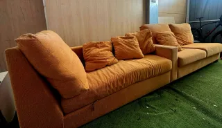 Sofá chaise lounge amarillo tela
