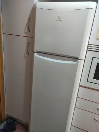 Nevera Combi Indesit