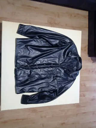 Chaqueta cuero sintético negra