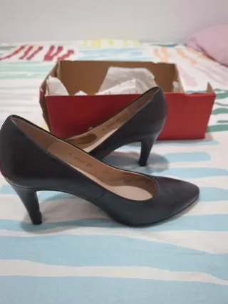 Tacones negros talla 37. 