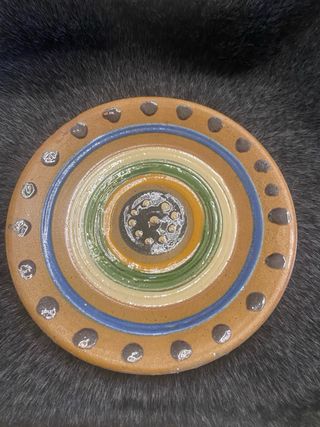 Due piatti in ceramica decorata