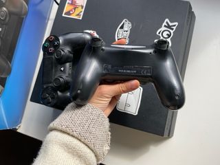 PS4 1TB + 2 Mandos DualShock 4