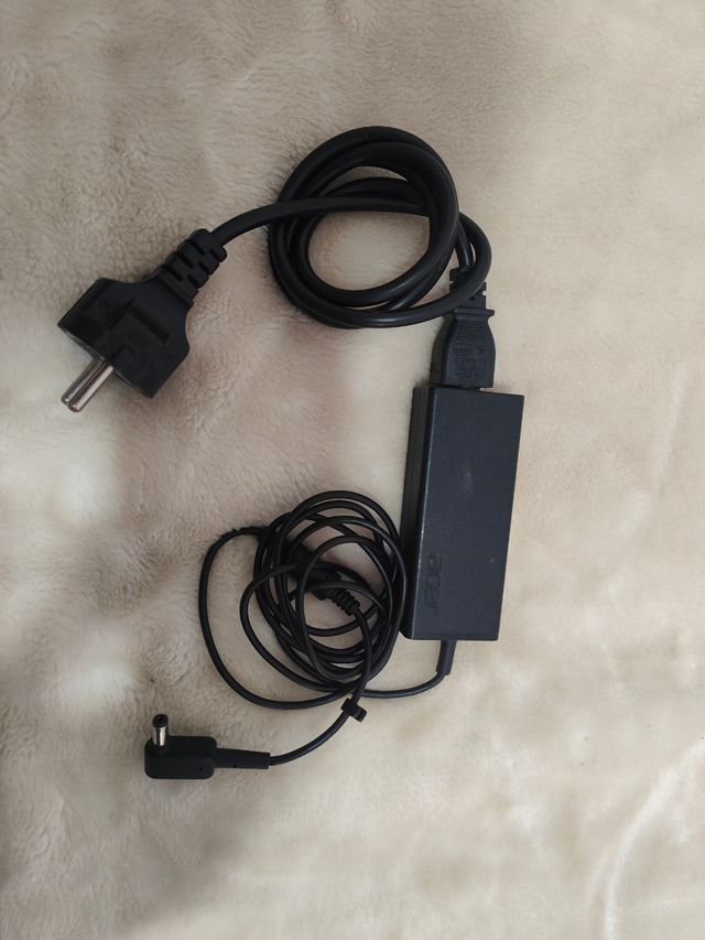 Cargador Acer 45W 19V 2.37A