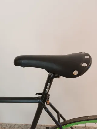 Bici Fixie Negra con Ruedas Verdes