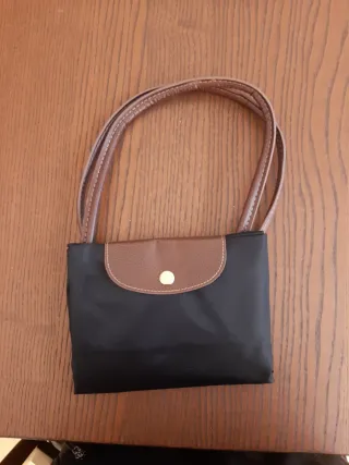 Bolso plegable negro y marrón