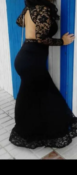 Vestido negro encaje manga larga espalda descubier