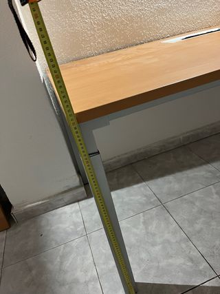 Mesas de oficina reforzadas con hierro.