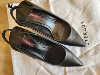 Zapatos Uterque tacón medio destalonados