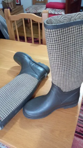 Botas de agua houndstooth y marrón