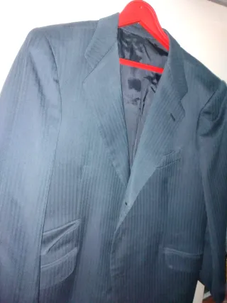 Traje de hombre gris azulado