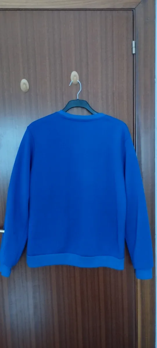 Sudadera azul oscuro con corazón