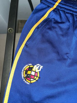 Pantalón de fútbol azul con detalles