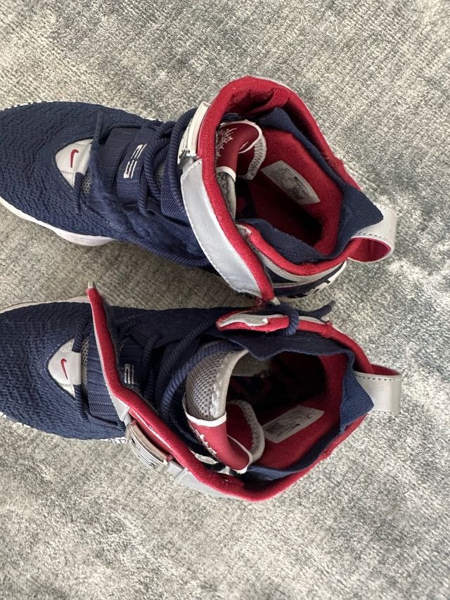 Nike LeBron 17 Graffiti Azul/Rojo