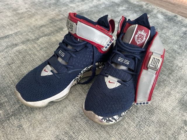 Nike LeBron 17 Graffiti Azul/Rojo