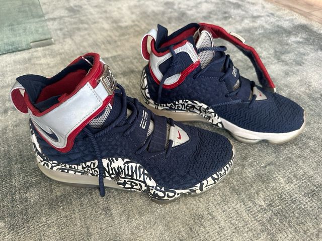 Nike LeBron 17 Graffiti Azul/Rojo