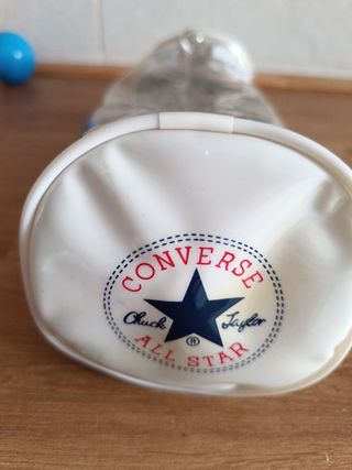 Chanclas Converse Talla 45 Negras y Blancas. 