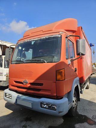 Camión Nissan C-3477