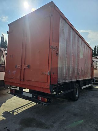Camión Nissan C-3477
