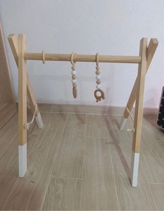 Gimnasio de madera para bebé