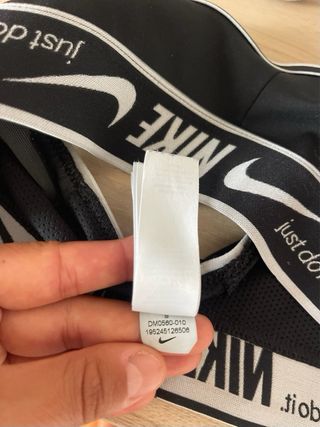 Top deportivo Nike negro talla S