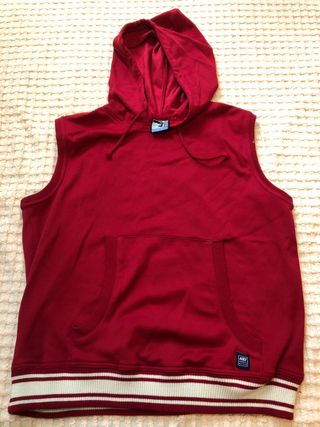 Sudadera sin mangas Nike roja con capucha