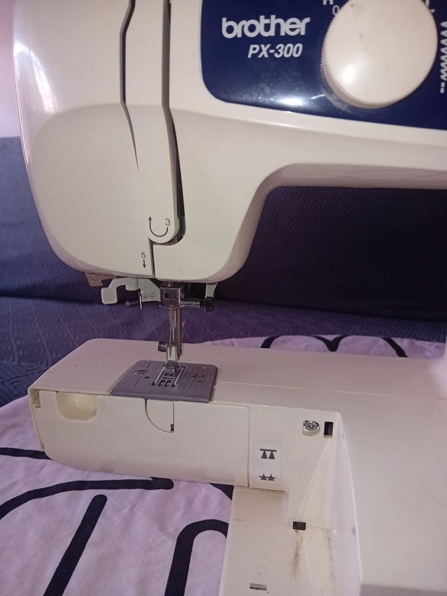 Máquina de coser Brother PX-300