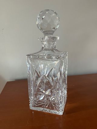 Garrafa de cristal trabalhada
lapidado