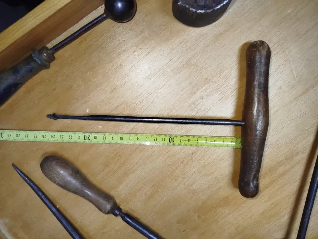 Herramientas antiguas de madera y metal