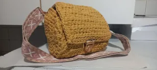 Borsa uncinetto gialla con tracolla