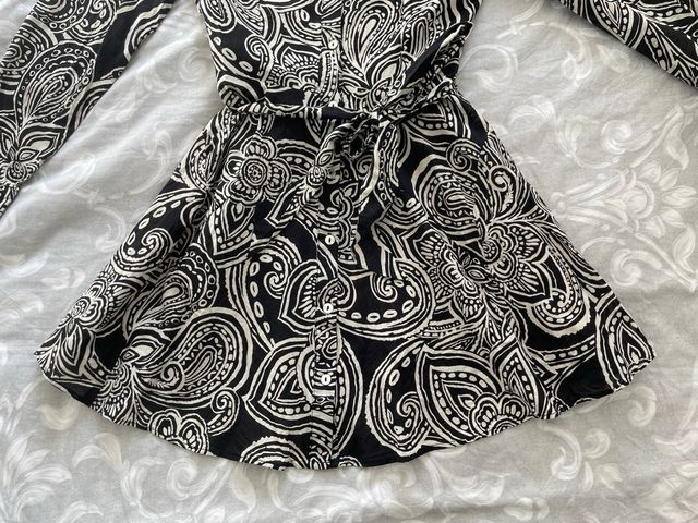 Vestido camisero estampado blanco y negro