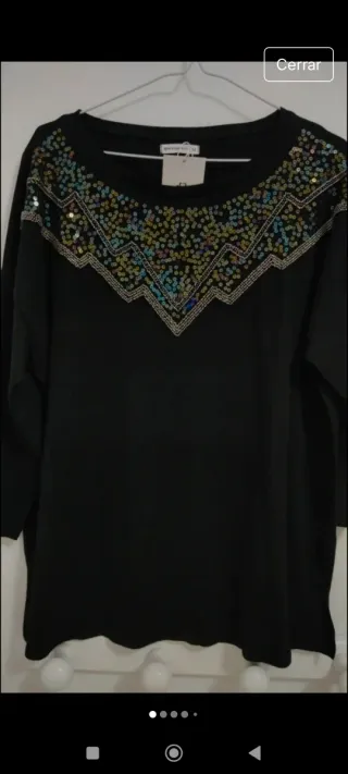 Camiseta negra con lentejuelas