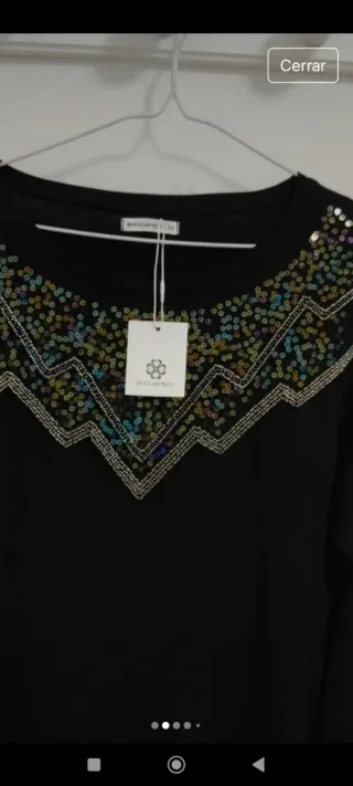 Camiseta negra con lentejuelas