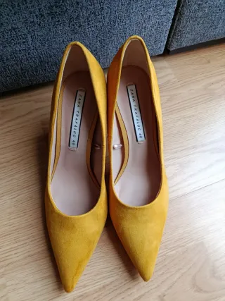 Zapatos tacón Zara mostaza talla 40