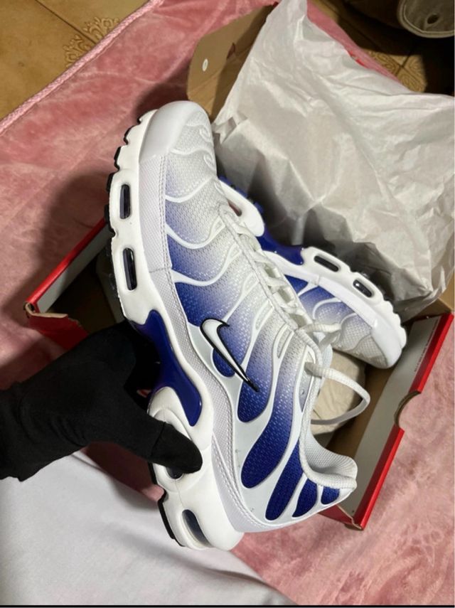 Nike TN Caja Roja y Blanca