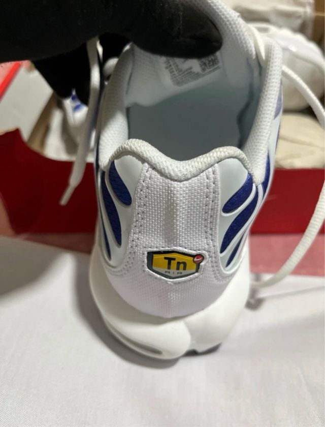 Nike TN Caja Roja y Blanca