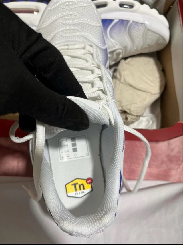 Nike TN Caja Roja y Blanca