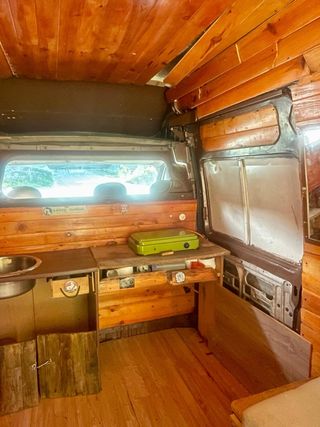 Camper Van Cocina y Muebles Madera
Le falta hacer 