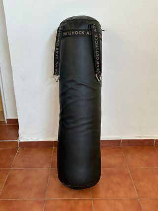 LOTE BOXEO: Saco 32KG Outshock + 2 Pares Guante
