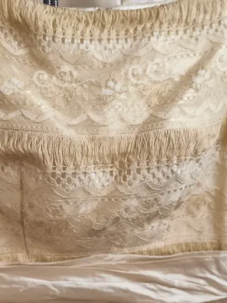 Traje de novia encaje beige con flecos