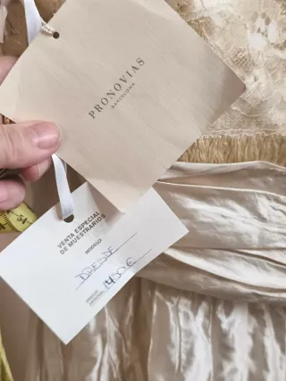 Traje de novia encaje beige con flecos