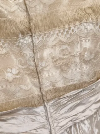 Traje de novia encaje beige con flecos
