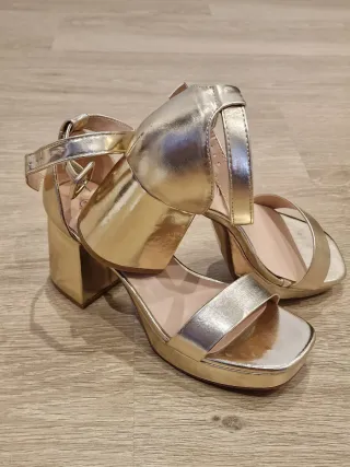 Sandalias doradas tacón ancho