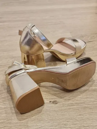 Sandalias doradas tacón ancho