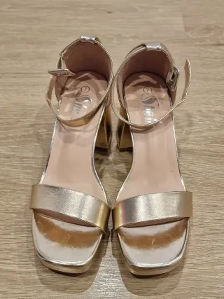 Sandalias doradas tacón ancho