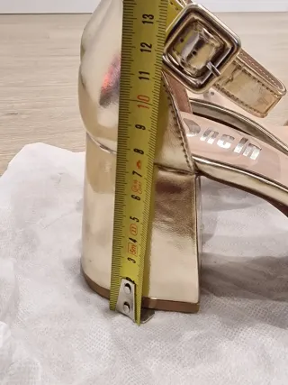 Sandalias doradas tacón ancho