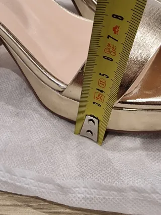 Sandalias doradas tacón ancho