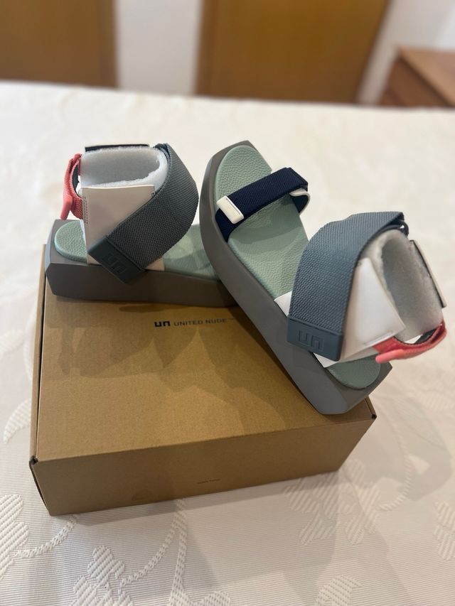 Sandalias United Nude grises y verde azulado