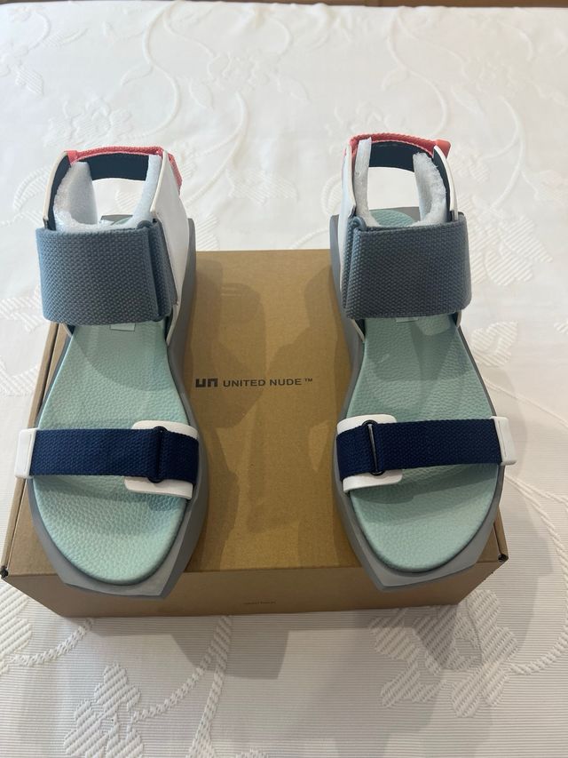 Sandalias United Nude grises y verde azulado